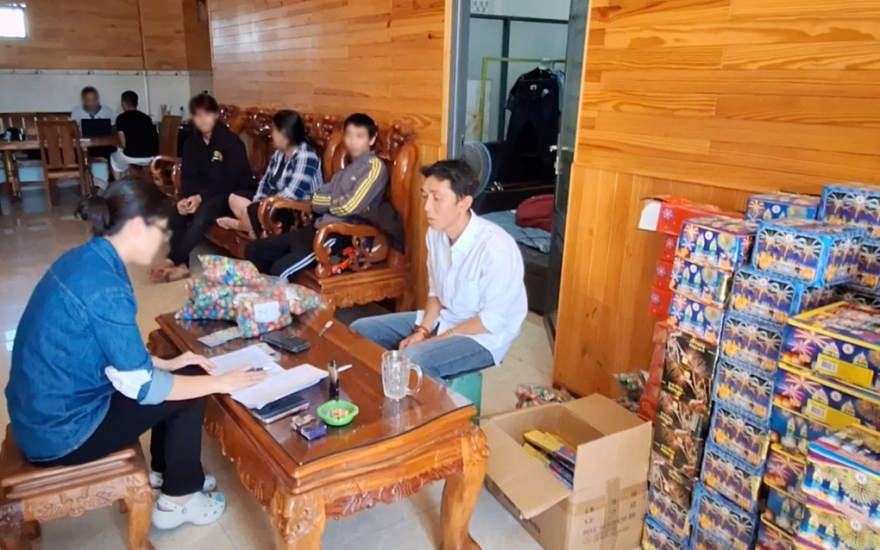 Bắt quả tang vụ mua bán pháo nổ lớn nhất Lâm Đồng Đài Phát Thanh và