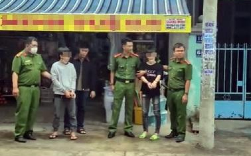 Vụ người đàn ông tử vong trên vỉa hè ở Khánh Hòa: Bắt giữ 2 nghi phạm - Báo và Phát thanh, Truyền hình Lạng Sơn