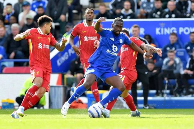 Leicester xuống hạng, Liverpool chờ ngày đăng quang Premier League - 1