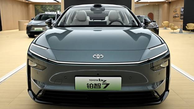 Mẫu sedan thuần điện mới của Toyota sẽ cạnh tranh với Tesla Model S - 1
