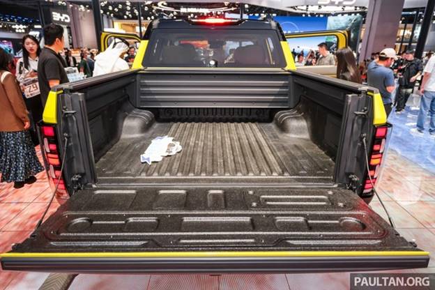 Nissan trình làng đàn anh Navara: Chạy điện 135km, có thể về Việt Nam? - 9
