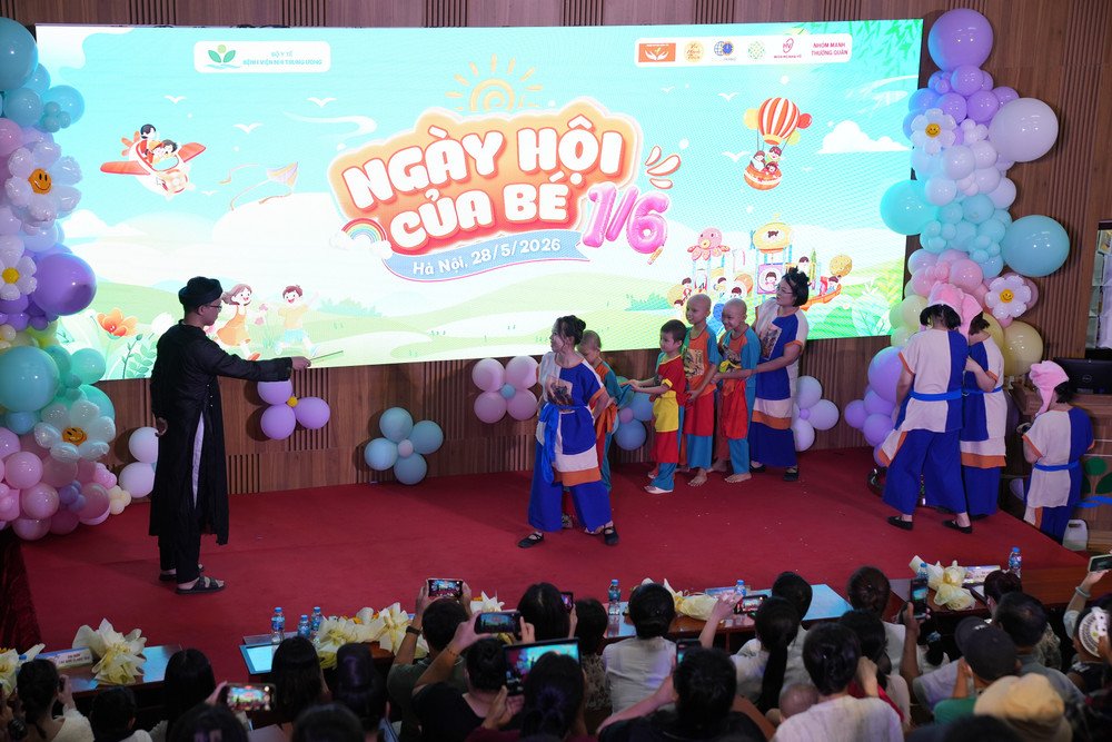 Ngày 1/6 trong bệnh viện: Giữ trọn tuổi thơ cho những “chiến binh nhí” - Báo và Phát thanh, Truyền hình Lạng Sơn