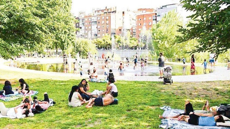 Theo dõi dấu hiệu nóng người bất thường và thời điểm cần đi khám