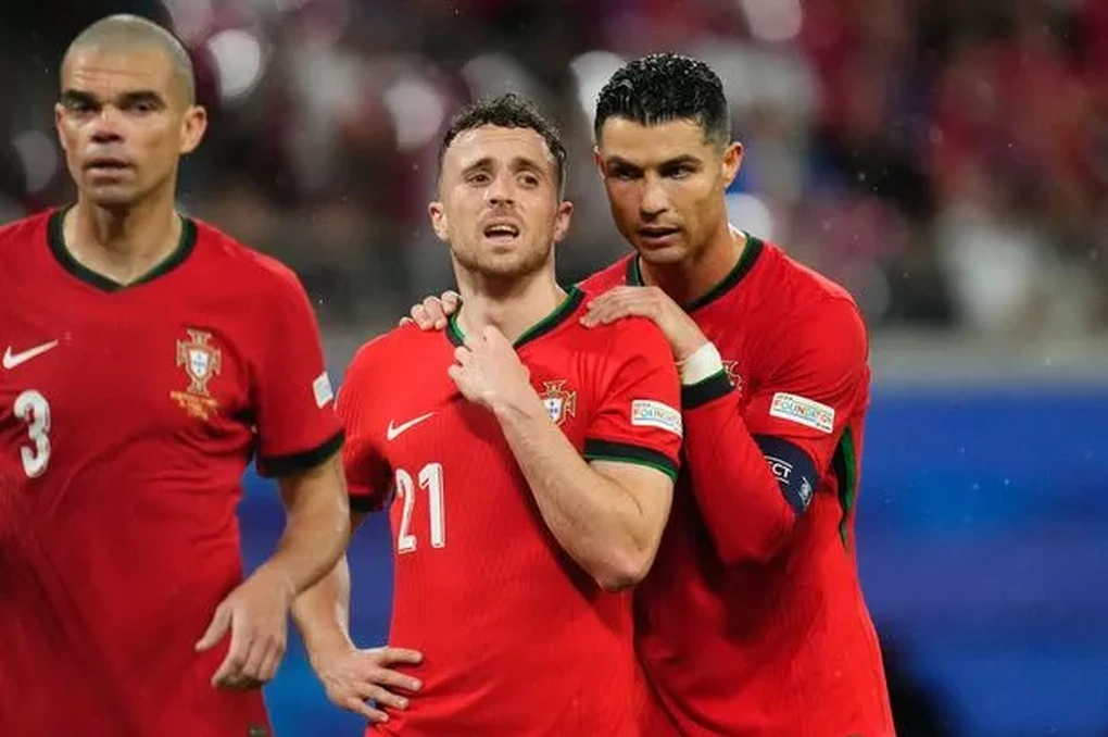 C.Ronaldo có hành động đặc biệt khi không dự đám tang Diogo Jota - Báo và Đài Phát thanh Truyền hình Lạng Sơn