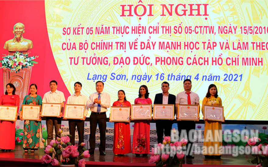 Đảng ủy khối Cơ quan và Doanh nghiệp tỉnh Yên Bái thiết thực đưa Chỉ thị 05  vào cuộc sống